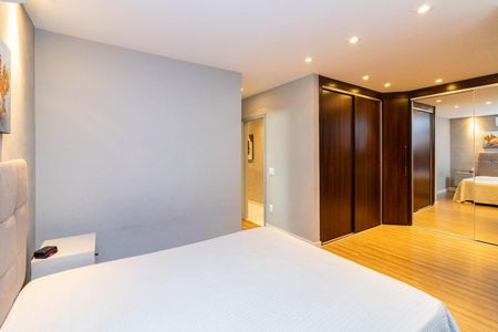 Apartamento à venda com 239m², 4 quartos e 4 vagasSuíte 2