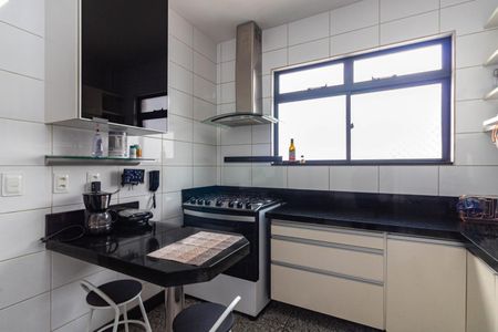 Apartamento à venda com 239m², 4 quartos e 4 vagasCozinha