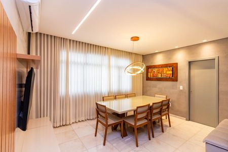 Apartamento à venda com 239m², 4 quartos e 4 vagasSala