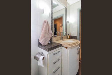 Apartamento à venda com 239m², 4 quartos e 4 vagasBanheiro Social