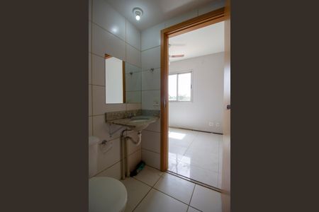 Banheiro Social de apartamento para alugar com 1 quarto, 42m² em Qn 614, Brasília