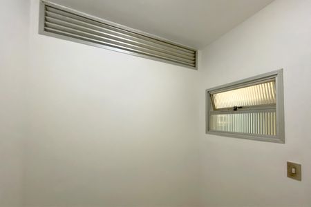 Apartamento à venda com 129m², 4 quartos e 2 vagas Apartamento à venda com 129m², 4 quartos e 2 vagasQuarto de Serviço