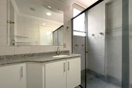 Apartamento à venda com 129m², 4 quartos e 2 vagas Apartamento à venda com 129m², 4 quartos e 2 vagasBanheiro da Suíte