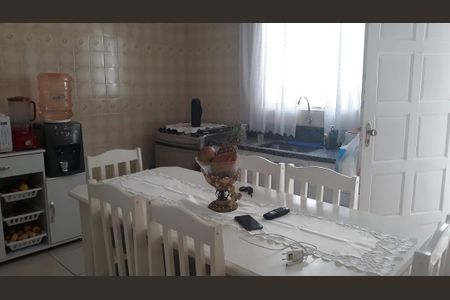 Casa à venda com 3 quartos, 267m² em Vila Tibiriçá, Santo André