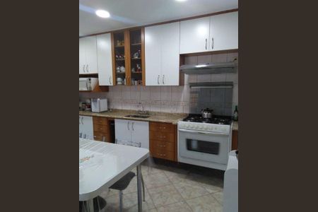 Casa à venda com 3 quartos, 215m² em Vila Vitória, Santo André