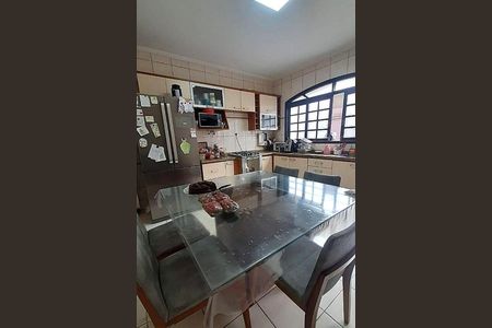 Casa à venda com 3 quartos, 192m² em Vila Pires, Santo André