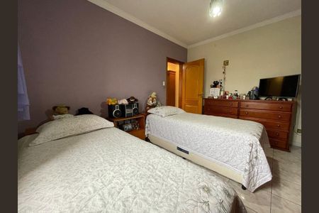 Casa à venda com 3 quartos, 244m² em Jardim do Estádio, Santo André