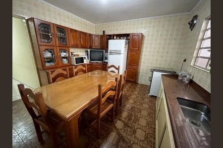 Casa à venda com 3 quartos, 244m² em Jardim do Estádio, Santo André