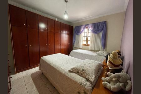 Casa à venda com 3 quartos, 244m² em Jardim do Estádio, Santo André