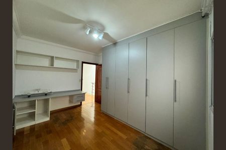 Casa à venda com 3 quartos, 228m² em Vila Gilda, Santo André