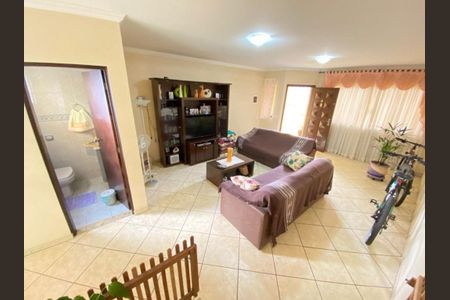 Casa à venda com 3 quartos, 289m² em Jardim do Estádio, Santo André