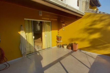 Casa à venda com 169m², 4 quartos e 2 vagas