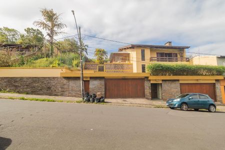 Casa à venda com 500m², 3 quartos e 4 vagas Casa à venda com 500m², 3 quartos e 4 vagasFachada
