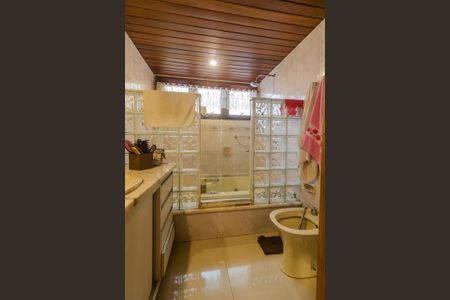 Casa à venda com 500m², 3 quartos e 4 vagas Casa à venda com 500m², 3 quartos e 4 vagasBanheiro da Suíte