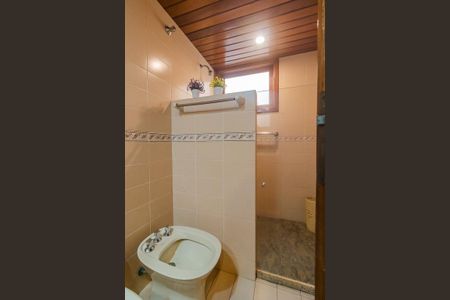 Casa à venda com 500m², 3 quartos e 4 vagas Casa à venda com 500m², 3 quartos e 4 vagasBanheiro
