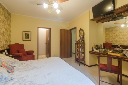 Casa à venda com 500m², 3 quartos e 4 vagas Casa à venda com 500m², 3 quartos e 4 vagasSuíte