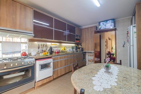 Casa à venda com 500m², 3 quartos e 4 vagas Casa à venda com 500m², 3 quartos e 4 vagasCozinha