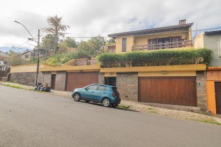 Casa à venda com 500m², 3 quartos e 4 vagas Casa à venda com 500m², 3 quartos e 4 vagasFachada