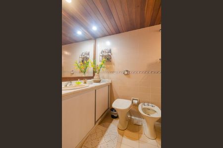 Casa à venda com 500m², 3 quartos e 4 vagas Casa à venda com 500m², 3 quartos e 4 vagasBanheiro