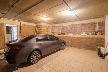 Casa à venda com 500m², 3 quartos e 4 vagas Casa à venda com 500m², 3 quartos e 4 vagasGaragem