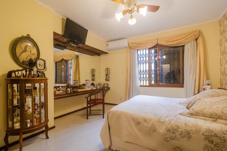 Casa à venda com 500m², 3 quartos e 4 vagas Casa à venda com 500m², 3 quartos e 4 vagasSuíte