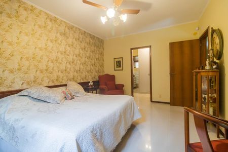 Casa à venda com 500m², 3 quartos e 4 vagas Casa à venda com 500m², 3 quartos e 4 vagasSuíte