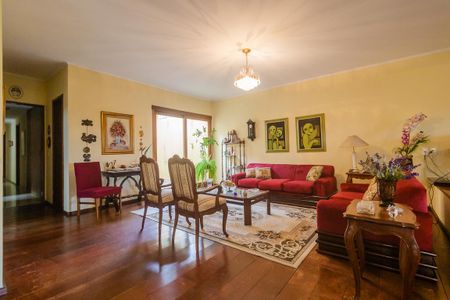 Casa à venda com 500m², 3 quartos e 4 vagas Casa à venda com 500m², 3 quartos e 4 vagasSala 1