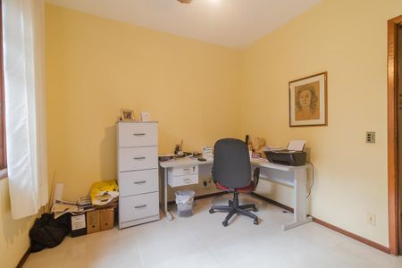 Casa à venda com 500m², 3 quartos e 4 vagas Casa à venda com 500m², 3 quartos e 4 vagasQuarto 2