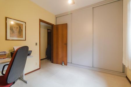 Casa à venda com 500m², 3 quartos e 4 vagas Casa à venda com 500m², 3 quartos e 4 vagasQuarto 2