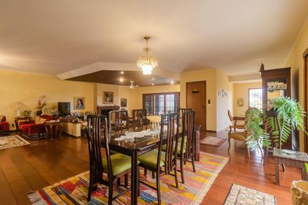 Casa à venda com 500m², 3 quartos e 4 vagas Casa à venda com 500m², 3 quartos e 4 vagasSala 1