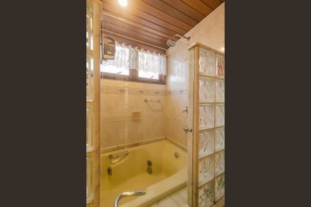 Casa à venda com 500m², 3 quartos e 4 vagas Casa à venda com 500m², 3 quartos e 4 vagasBanheiro da Suíte