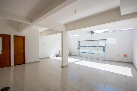 Casa à venda com 160m², 3 quartos e 4 vagas Casa à venda com 160m², 3 quartos e 4 vagasGaragem