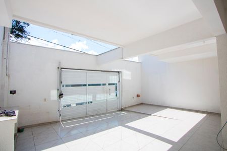 Casa à venda com 160m², 3 quartos e 4 vagas Casa à venda com 160m², 3 quartos e 4 vagasGaragem