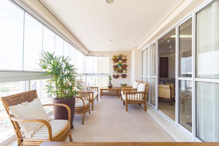 Apartamento à venda com 160m², 3 quartos e 3 vagasVaranda