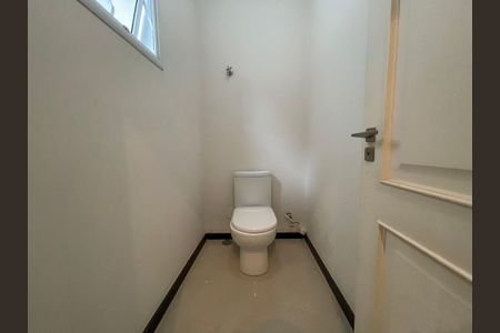 Casa de condomínio para alugar com 500m², 6 quartos e 8 vagas Casa de condomínio para alugar com 500m², 6 quartos e 8 vagasBanheiro 2