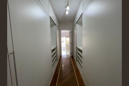 Casa de condomínio para alugar com 500m², 6 quartos e 8 vagas Casa de condomínio para alugar com 500m², 6 quartos e 8 vagasCloset Suíte 1