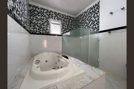 Casa de condomínio para alugar com 500m², 6 quartos e 8 vagas Casa de condomínio para alugar com 500m², 6 quartos e 8 vagasBanheiro Suíte 2