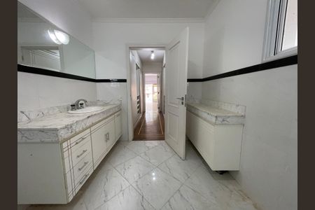 Casa de condomínio para alugar com 500m², 6 quartos e 8 vagas Casa de condomínio para alugar com 500m², 6 quartos e 8 vagasBanheiro Suíte 2