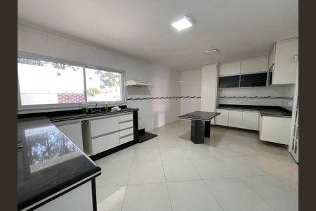 Casa de condomínio para alugar com 500m², 6 quartos e 8 vagas Casa de condomínio para alugar com 500m², 6 quartos e 8 vagasCozinha