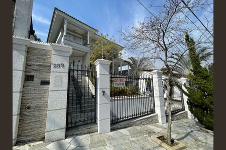 Casa de condomínio para alugar com 500m², 6 quartos e 8 vagas Casa de condomínio para alugar com 500m², 6 quartos e 8 vagasFachada