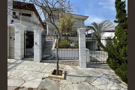 Casa de condomínio para alugar com 500m², 6 quartos e 8 vagas Casa de condomínio para alugar com 500m², 6 quartos e 8 vagasFachada