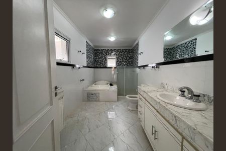 Casa de condomínio para alugar com 500m², 6 quartos e 8 vagas Casa de condomínio para alugar com 500m², 6 quartos e 8 vagasBanheiro Suíte 2