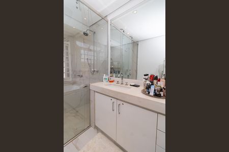 Casa à venda com 298m², 3 quartos e 3 vagas Casa à venda com 298m², 3 quartos e 3 vagasBanheiro da Suíte 3