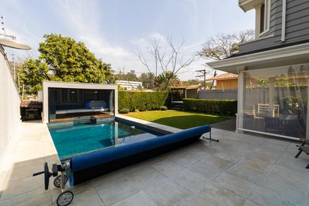 Casa à venda com 298m², 3 quartos e 3 vagas Casa à venda com 298m², 3 quartos e 3 vagasPiscina