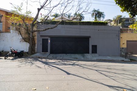 Casa à venda com 298m², 3 quartos e 3 vagas Casa à venda com 298m², 3 quartos e 3 vagasFachada