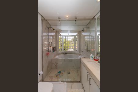 Casa à venda com 298m², 3 quartos e 3 vagas Casa à venda com 298m², 3 quartos e 3 vagasBanheiro da Suíte 3