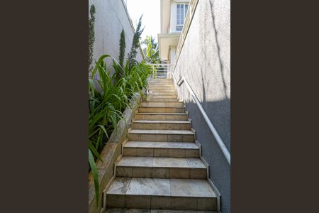 Casa à venda com 298m², 3 quartos e 3 vagas Casa à venda com 298m², 3 quartos e 3 vagasEntrada