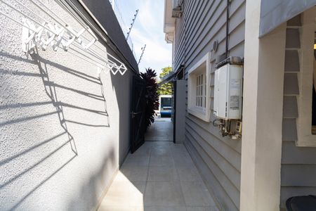 Casa à venda com 298m², 3 quartos e 3 vagas Casa à venda com 298m², 3 quartos e 3 vagasCorredor Lateral