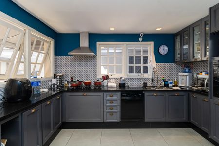 Casa à venda com 298m², 3 quartos e 3 vagas Casa à venda com 298m², 3 quartos e 3 vagasCozinha