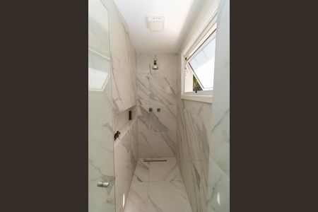 Casa à venda com 298m², 3 quartos e 3 vagas Casa à venda com 298m², 3 quartos e 3 vagasBanheiro da Suíte 2